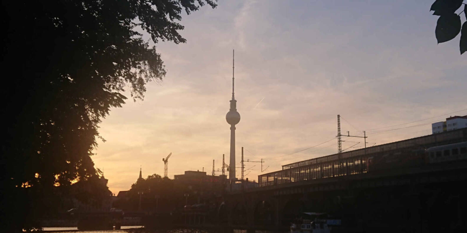 A photo of the Berliner Funkturm at sunset